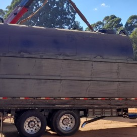 Tanque de combustível com contenção